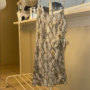 Snakeskin Pattern Reptile Habitat Decor